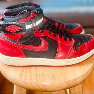 Nike Air Jordan 1 Mid Banned Black Red White 554724-074 Mens.